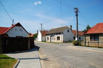 DŮM NA PRONÁJEM - 2x byt, dvůr, garáž, zahrada