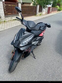 Skútr maxon 125
