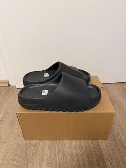 Yeezy Slide - Velikost 43