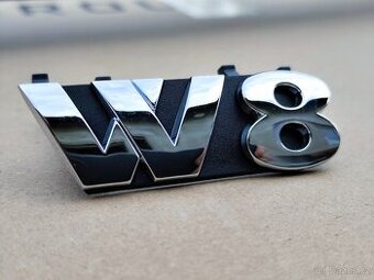 Znak W8 vw Passat B5.5
