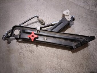 Originální zvedák + klíč na kola BMW – 17mm