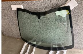 Peugeot, 208 - čelní sklo.