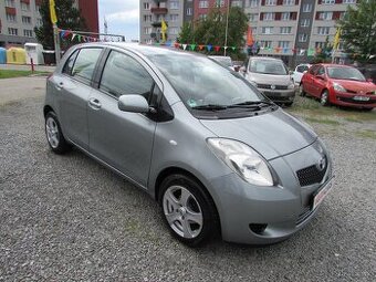 Toyota Yaris 1.3i 64kW, serviska, nová STK, ALU kola
