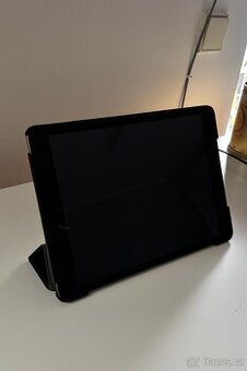 iPad 10.2 2021, 256 GB, plně funkční, prasklé sklo,