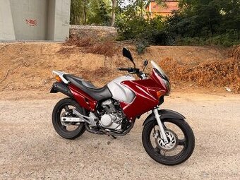 Honda XL 125V Varadero + helma