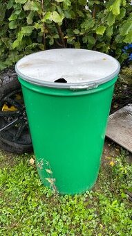 Sud/ barel s víkem