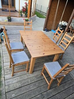 Jídelní stůl sestava
