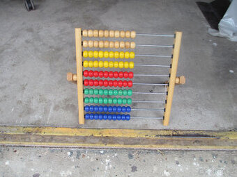 Zánovní dřevěné počítadlo větší