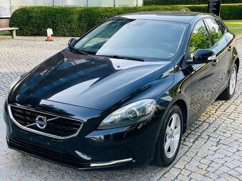 Volvo V40 2.0i BENZÍN MANUÁL FACELIFT LED SENZORY SERVISKA