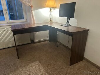 Prodám měkký chlupatý koberec typu shaggy. Rozměry: 120 × 1