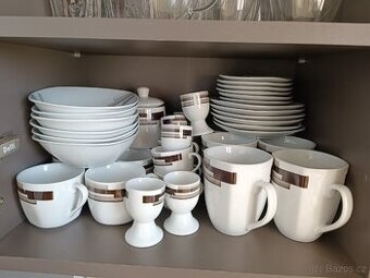 Sada porcelánu a skleniček