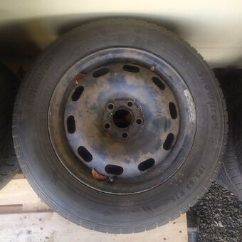 2 kusy na zimní 195 65 R15 - za oba kola 1000 ..