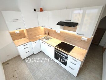 Podnájem bytu 3+1/balkon, 65 m2, 4NP., Pardubice, Pichlova