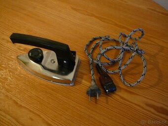 cestovní žehlička