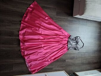 Originální plesové šaty