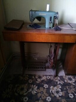 Šlapací šicí stroj Minerva