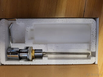 Dávkovač saponátu na mytí nádobí do kuch. linky