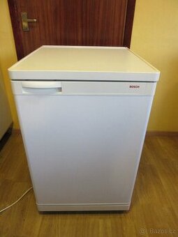 82-85cm BOSCH 120 litrů šuplíkový mrazák + doprava