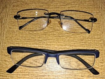 DIOPTRICKÉ BRÝLE +1,0. Dva kusy Cena dohr. 500 Kč.