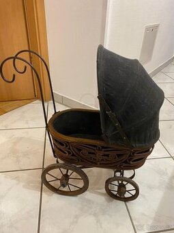 Historicky kočárek na panenky