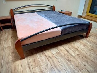 Masivní manželská postel 180x200 cm – Designový kov & dřevo