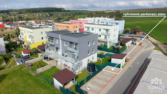 Prodej moderního bytu 3+kk s lodžií, zahradou a parkovacím s