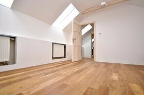 Dřevěná teaková podlaha - 20,16m2