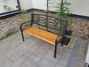 Zahradní lavička
