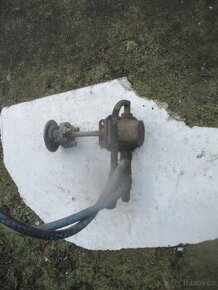 hydraulické čerpadlo a kaslík na nářadí