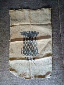 Poštovní pytel Vehrmachtu z roku 1944.