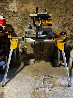 Pokosová a stolní pila DeWalt D27111