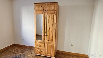 Skříň- masiv borovice