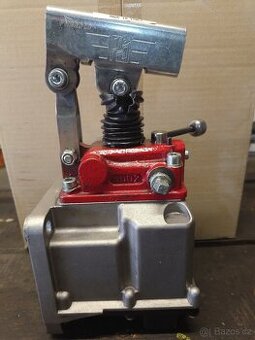 Dvoučinná hydraulická pumpa