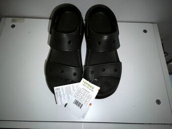 8 párů boty CROCS + JibBitz