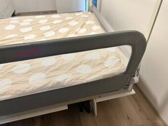 Dětská zábrana na postýlku 150×60 cm, s odklápěcím mechanism