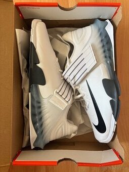 Nike Savaleos tenisky, vel. 44