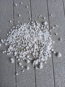 Drcený polystyren , polystyrenové kuličky