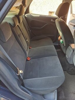 Prodám FORD FOCUS hatchbak 1,6 ve výbavě ghia