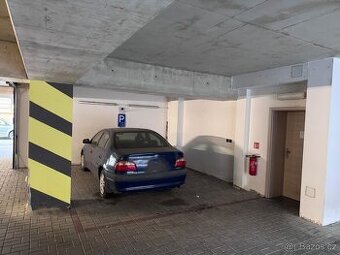 PRONAJMU PARKOVACÍ STÁNÍ RIEGROVA ul., CB
