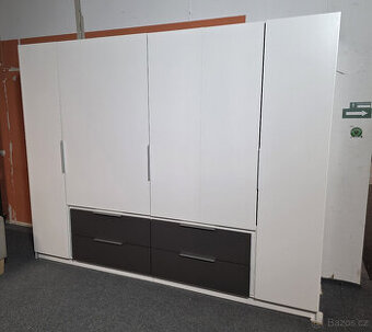 Nová velká bílošedá šatní skříň 6+4