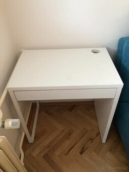 Stůl IKEA MICKE 73x50 cm