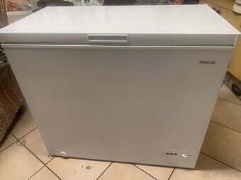 Pultový mrazák Sencor, objem 198l