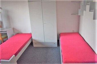 1 STUDENTKA do 2.lůž. pok. v dívčím 3+1 RD, pračka