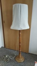 Zářivka, Lampička; Lampa dřevěná+2 polštáře; skleněné báně