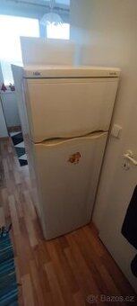 Starší lednice s mrazákem Calex