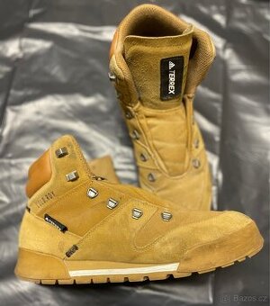 TURISTICKÉ BOTY TERREX ADIDAS