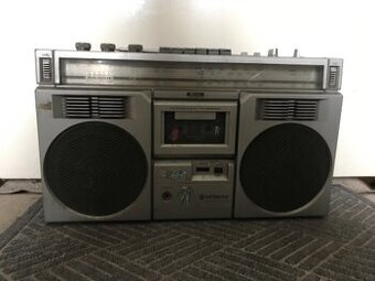 Hitachi-přenosný velký tuzexový kazeťák