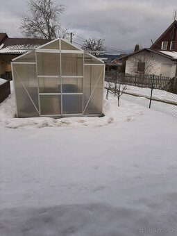 Skleník z polykarbonátu