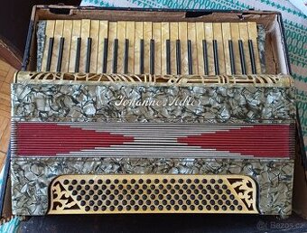 Akordeon, historická pianovka Johannes Adler