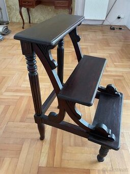 Dřevěné schůdky (stolek, stojan na květiny)